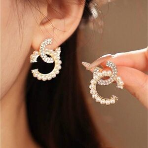 Elegant CC Gold and Pearl Hoop Earrings😍 Absolutely stunning❣️NEW